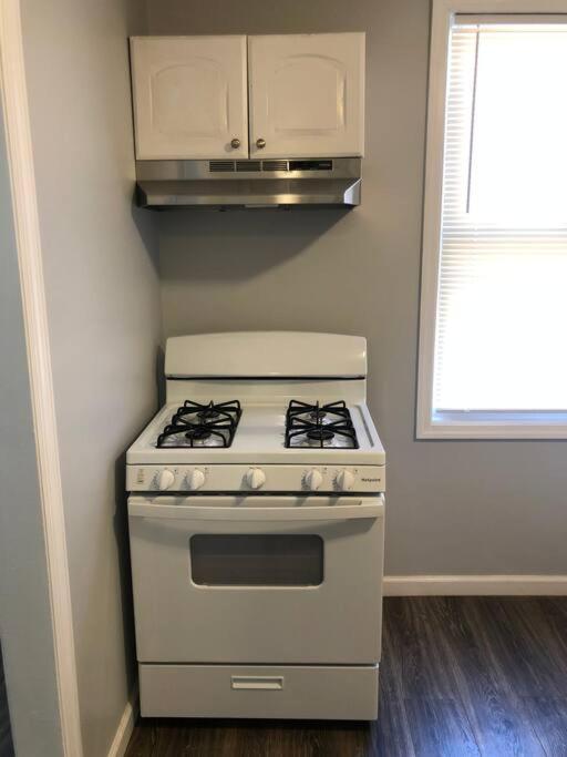 Private 2-Bedroom With Free Parking And Direct Bus To Nyc Manhattan Only 2 Blocks Away Linden Eksteriør bilde